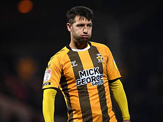 Wes Hoolahan signs new contrac...